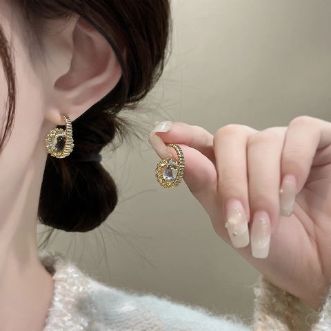 C-Shape Hoop Stud Earrings For Women 18K Gold Plated Copper With Zirconia Retro Beaded Texture Light Luxury