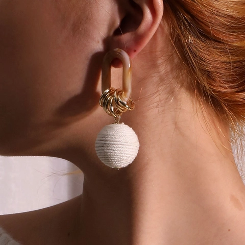 Orecchini Pendenti Boho Con Anello In Resina Ambra Anelli In Metallo Dorato E Sfera In Filo Vite In Acciaio Inossidabile