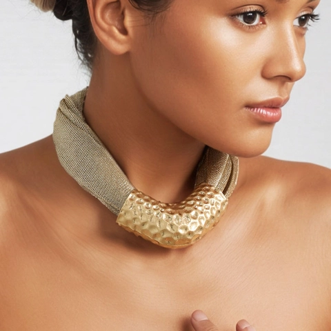 Collar Choker De Aleación Dorada Con Cadena De Malla Y Tubo De Metal Martillado En V Joyería De Moda Para Mujer
