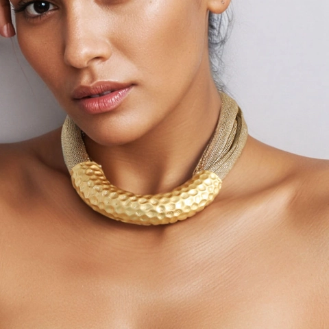 Collar De Declaración Cadena De Malla Dorada Con Tubo De Aleación Martillado En Forma De U Joyería De Moda Mujer