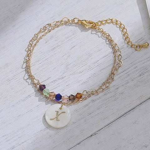 Pulsera De Capas De Acero Inoxidable Bañada En Oro Con Colgante De Letra Inicial De Concha Y Cuentas De Colores Ajustable