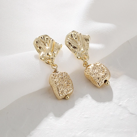Geometrische Unregelmäßige Ohrhänger 14K Vergoldetes Kupfer Hammerschlag Textur Lava Stil Mode Schmuck Für Damen