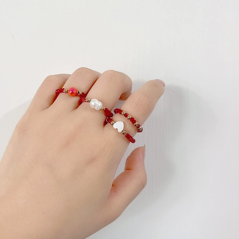 Handgefertigte Rote Glasperlenringe Mit Herzanhänger Und Kunstperle Elastische Dehnbare Stapelbare Fingerschmuck Damen