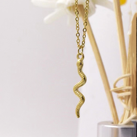 Collana Con Ciondolo A Serpente Vintage Acciaio Inossidabile Texture Scaglie Rilievo 3D Gioielli Per Donne