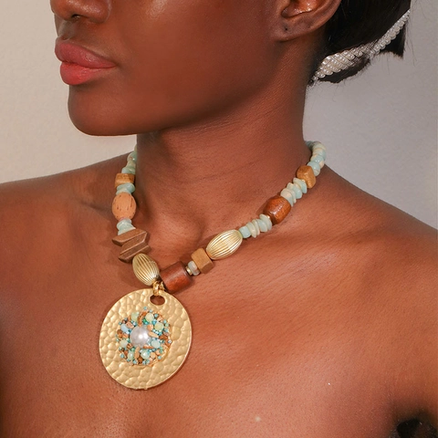 Collar De Cuentas Hecho A Mano Bohemio Con Colgante Redondo De Aleación Martillada Perla Artificial Piedra Natural Cuentas De Madera Para Mujeres