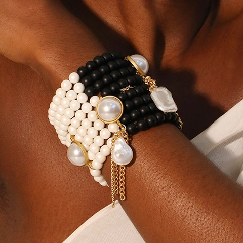 Pulsera De Perlas Artificiales Multicapa Vidrio Perla Artificial Imitación Aleación Dorada Cadena Borla Negro Blanco Contraste Estilo Vintage Mujer