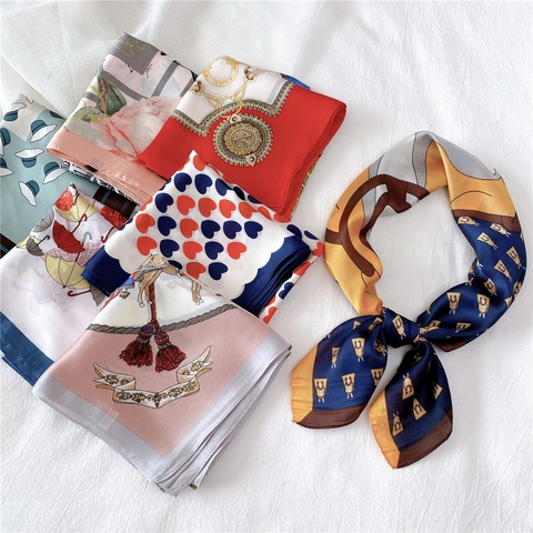 Pañuelo de Satén Cuadrado para Mujer Estampado Vintage Carruaje Cadena Aspecto Seda Pañuelo de Cuello Viaje Diadema