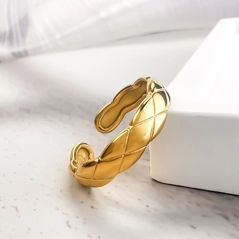 Gesteppter Geometrischer Ring Edelstahl Vergoldet Wellenkante Verstellbar Modeschmuck Für Damen Elegantes Accessoire