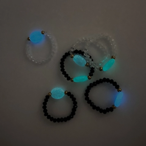 Anello Di Perline Luminoso Glow In The Dark Vetro Ovale Perlina Elastico Minimalista Fatto A Mano Gioielli In Lega