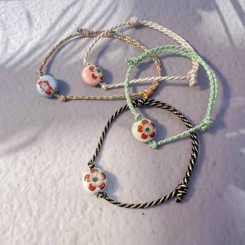 Pulsera De Cuerda Trenzada A Mano Con Cuenta De Cerámica De Flor Estilo Bohemio Pulsera Ajustable Para Mujeres Hombres