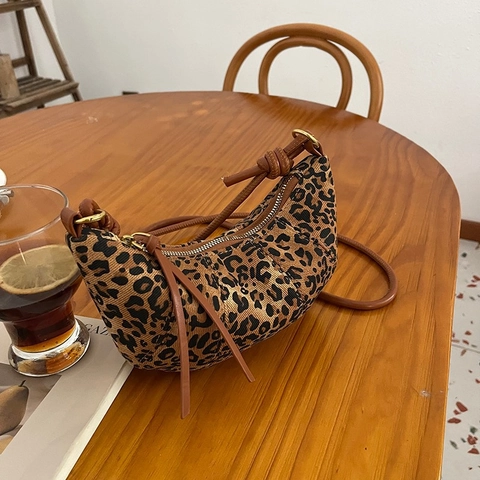 Leopardenmuster-Schultertasche Halbmond Für Damen Wollstoff Croissant Hobo-Tasche Mit Geknotetem PU-Lederriemen Herbst Winter