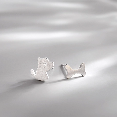Asymmetrische Ohrstecker Katzen Silhouette Und Knochenform Gebürstetes Metall Kupfer Mit Silbernem Ohrstecker Niedlich