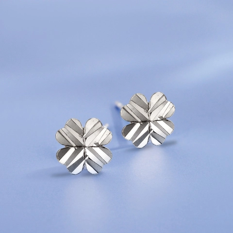 Four Leaf Clover Ohrstecker Für Frauen Strahlende Textur Kupfer Eleganter Schmuck Mit Silbernem Ohrbolzen