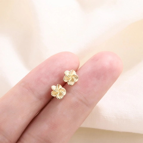 Kleine Bloem Knopoorbellen Verguld Koper Minimalistische Florale Sieraden Voor Vrouwen Eenvoudige Elegante Dagelijkse Accessoires