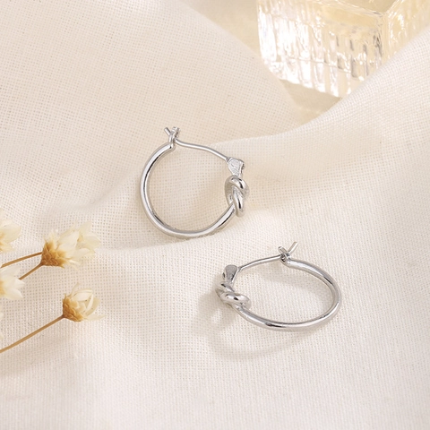 Minimalistische Knoten Creolen Kupferbasis Silberfarben Geometrischer Schmuck Für Damen Täglicher Accessoire