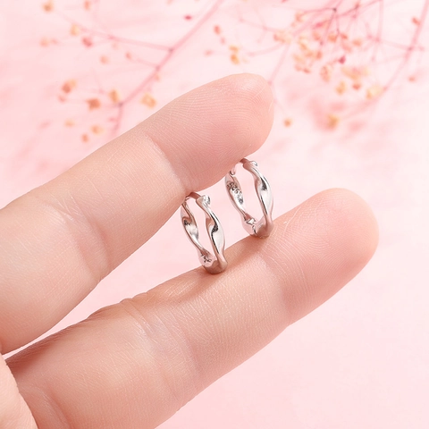 Gedraaide Hoop Oorbellen Verzilverd Koper Golf Geometrisch Minimalistisch Eenvoudige Oorknoppen Voor Dames Elegante Stijl