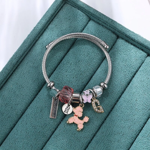 Gedrehtes Drahtmanschettenarmband Edelstahl Legierung Pudel Schmetterling Anhänger Rosa Kristall Strass Armreif Damen