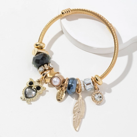 Bohemia Stijl Uil Veer Hanger Open Armband Gedraaide Draad Legering Met Kralen En Kristallen Bedeltjes Voor Dames