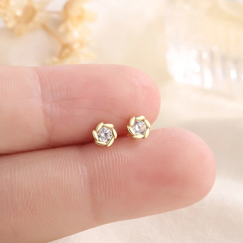 Squisiti Mini Orecchini a Bottone a Fiore Con Perno in Argento Sterling 925 Rame Placcato Oro Zirconia Per Donna