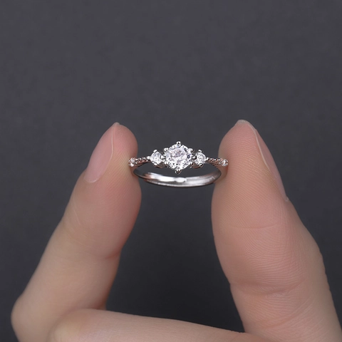 Runder Zirkonia Kupfer Verstellbarer Ring Für Damen Eleganter Drei Steine Einfacher Nische Design Modeschmuck