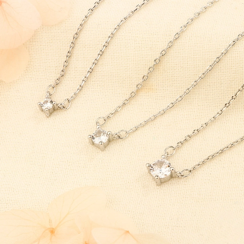 Collana Con Pendente Solitario In Rame Con Zircone Rotondo Castone A Quattro Griffe Minimalista Elegante Per Donna