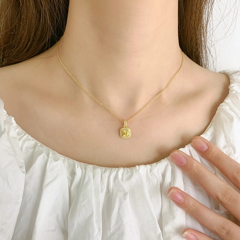 Square Yellow Zircon Pendant Necklace Copper Vintage Halo Design Luxury Jewelry For Women Elegant Commuter Collar Chain