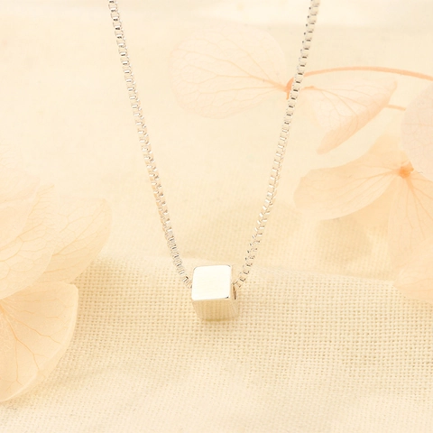 Collier Pendentif Cube Géométrique Minimaliste Cuivre Plaqué Argent Chaîne Vénitienne Bijoux Fins Pour Femmes Elégant