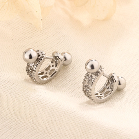 Boucles D'oreilles Courbées En Cuivre Avec Placage Argent Micro Pavé Zirconium Ajourées Design Fermoir À Vis Boule Bijoux Rétro