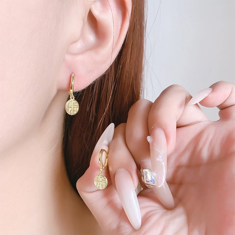 Creolen Mit Rundem Fu-Charakter-Anhänger Kupferschmuck Mit Silbernem Ohrstecker Retro Chinesischer Stil Für Damen