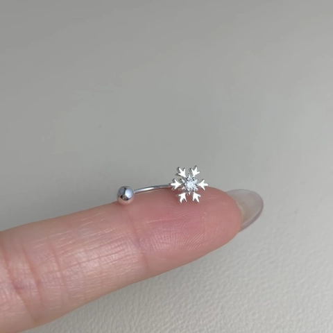 Sneeuwvlok Gebogen Haak Koperen Oorbellen Met Cubic Zirconia Inlay Delicate Winter Mode Voor Vrouwen Elegant Accessoire