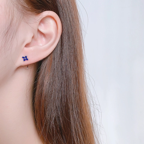 Boucles D'Oreilles Trèfle En Cuivre Tendance Barbell Courbé Zircone Cubique Zircon Fermoir À Vis Extrémité Sphérique Pour Femmes