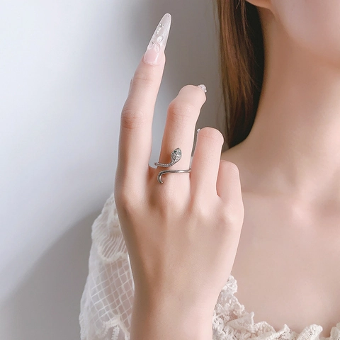 Schlangen Wickelring Versilbertes Kupfer Mikropave Weißer Zirkon Grüne Augen Verstellbarer Schmuck Für Frauen Tierstil