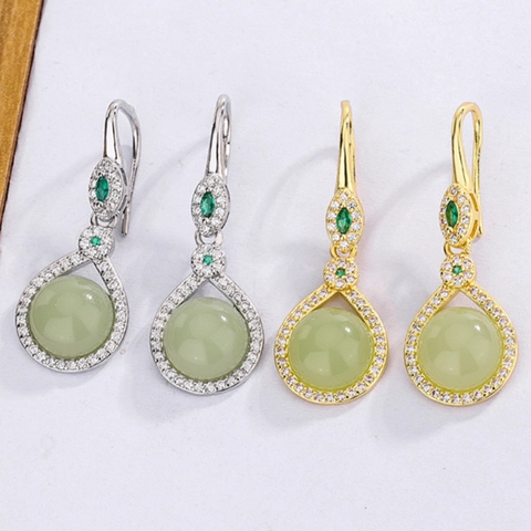 Vintage Lichtgroene Steen Hangende Oorbellen Van Koper Met Witte Zirkoon En Groene Edelsteenaccenten Voor Dames