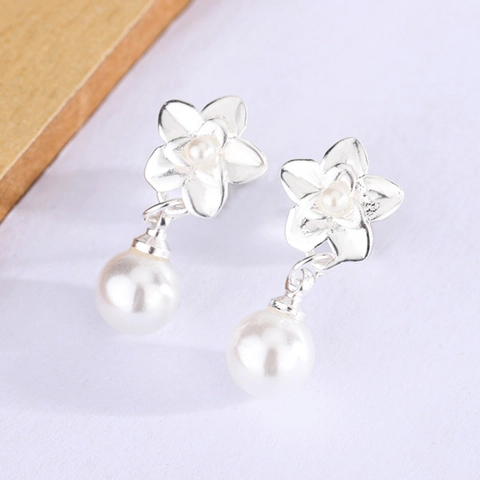 Elegante Bloemen Kunstparel Drop Oorbellen Vijf Bloemblaadjes Florale Dangle Studs Koper Metalen Sieraden Voor Vrouwen