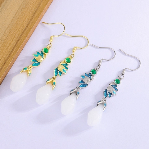 Chinese Stijl Hangende Oorbellen Met Emaille Magnolia Bloemen En Imitatie Jade Druppel Hanger Koperen Vintage Sieraden Voor Dames