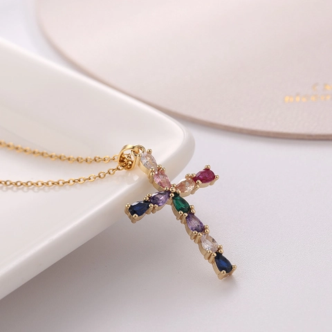 Collana Con Pendente A Croce Rame Placcato Oro Zirconi Multicolore Forma Pera Gioielli Religiosi Donna