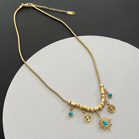 Boheme Goldfarbene Edelstahl Schlangenkette Halskette Mit Lebensbaum Und Sonnenanhänger Und Synthetischen Türkisperlen Für Damen
