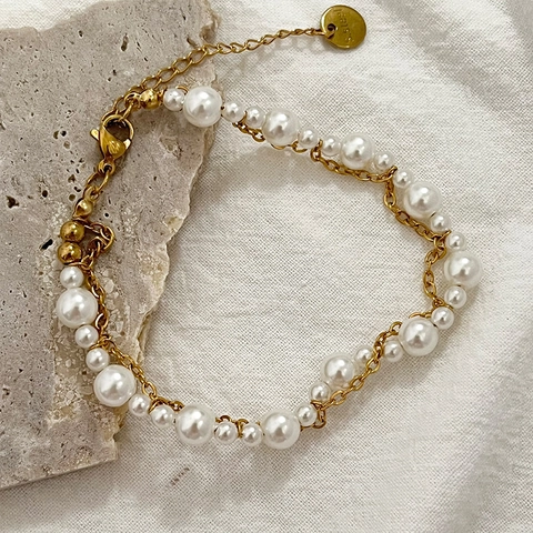 Elegantes Künstliche Perlenarmband Für Damen Vergoldete Edelstahlkette Mehrfarbige Imitationsperlen Minimalistisches Schmuckgeschenk