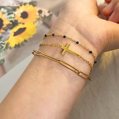 Bracelet Multi-rangs Pendentif Croix Vintage Acier Inoxydable Plaqué Or 18K Avec Perles Noires Chaîne Trombone Pour Femmes
