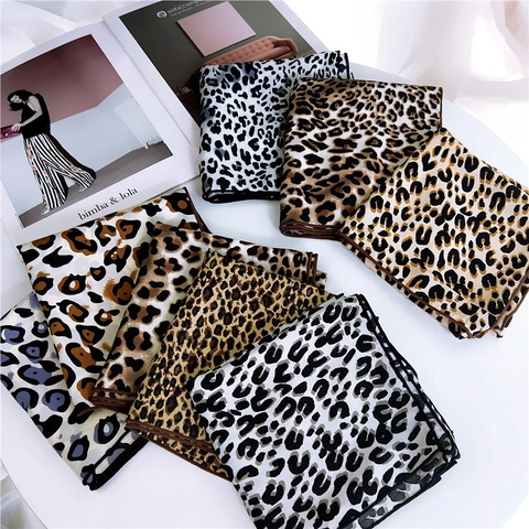Pañuelo Cuadrado de Satén con Estampado de Leopardo de Moda Bufanda de Cuello de Seda para Mujer Bandana Decorativa Vintage Accesorio
