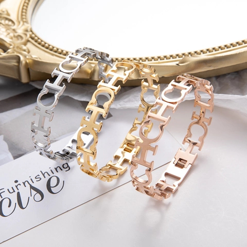 Bracciale Rigido In Acciaio Inossidabile Design Lettere Traforate Chiusura A Molla Ovale Gioielli Per Donna