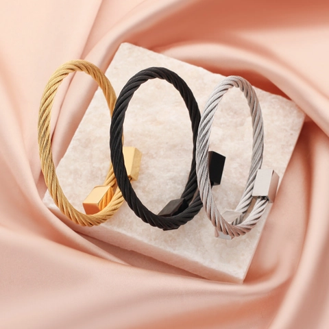 Edelstahl Gedrehtes Kabel Draht Offener Armreif Quadratische Enden Industrial Punk Minimalistischer Schmuck