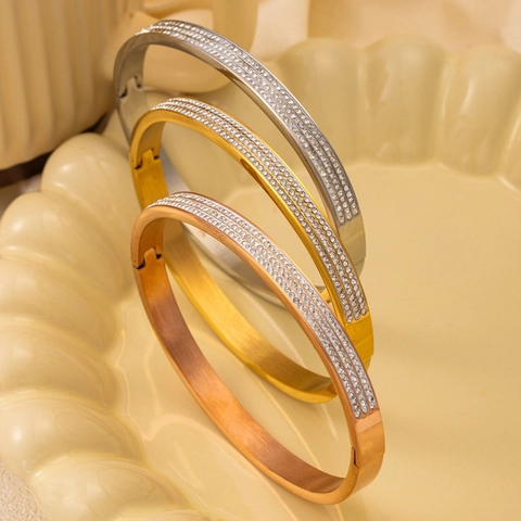 Bracelet Jonc En Acier Inoxydable Avec Trois Rangs De Zirconium Fermoir À Charnière Bijoux Élégants Pour Femmes