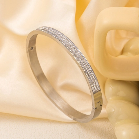 Bracelet Jonc En Acier Inoxydable Avec Trois Rangs De Zirconium Fermoir À Charnière Bijoux Élégants Pour Femmes