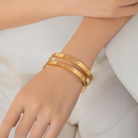 Elegantes Edelstahl Armreif Armband 18K Vergoldet Klee Herz Design Eingelegte Zirkonia Klappbar Für Damen