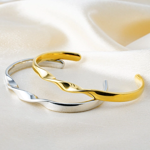 Minimalistisches Mobius Twisted Open Cuff Armband 18K Vergoldeter Edelstahl Poliertes Geometrisches Armreif Für Damen Herren