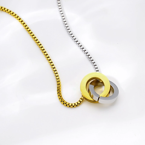 Collana Con Pendente A Doppio Anello Incastonato Acciaio Inossidabile Placcato Oro 18K Bicolore Catena Veneziana Minimal