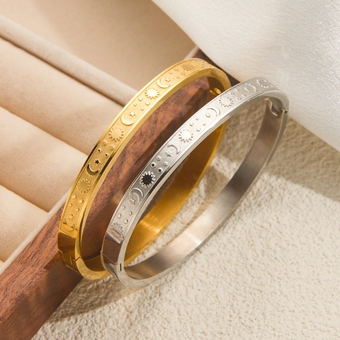 Bracciale Rigido Inciso Sole Luna Stella Placcato Oro Acciaio Inossidabile Cerniera Donna Gioielli Boho