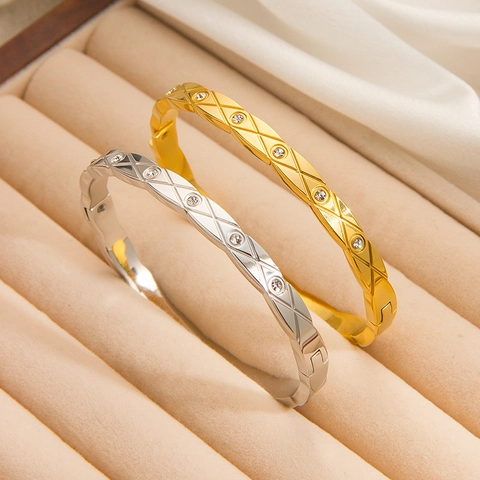 Bracciale Rigido In Acciaio Inossidabile Placcato Oro 18K Design Trapuntato Con Strass Eleganti Gioielli Di Moda Per Donna