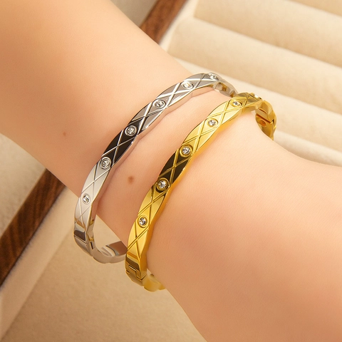 Bracciale Rigido In Acciaio Inossidabile Placcato Oro 18K Design Trapuntato Con Strass Eleganti Gioielli Di Moda Per Donna